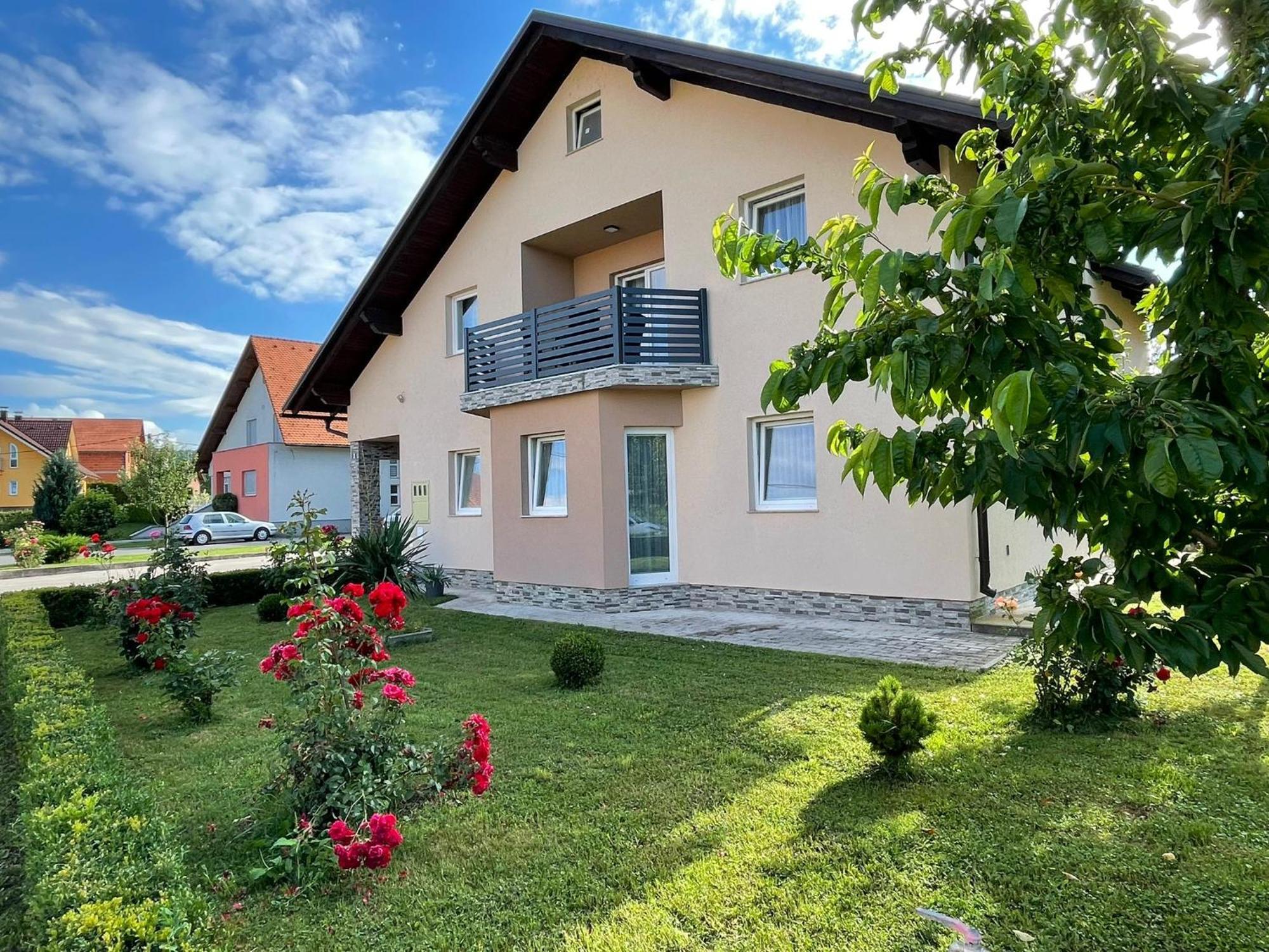 Apartman Nativis Otočac Buitenkant foto