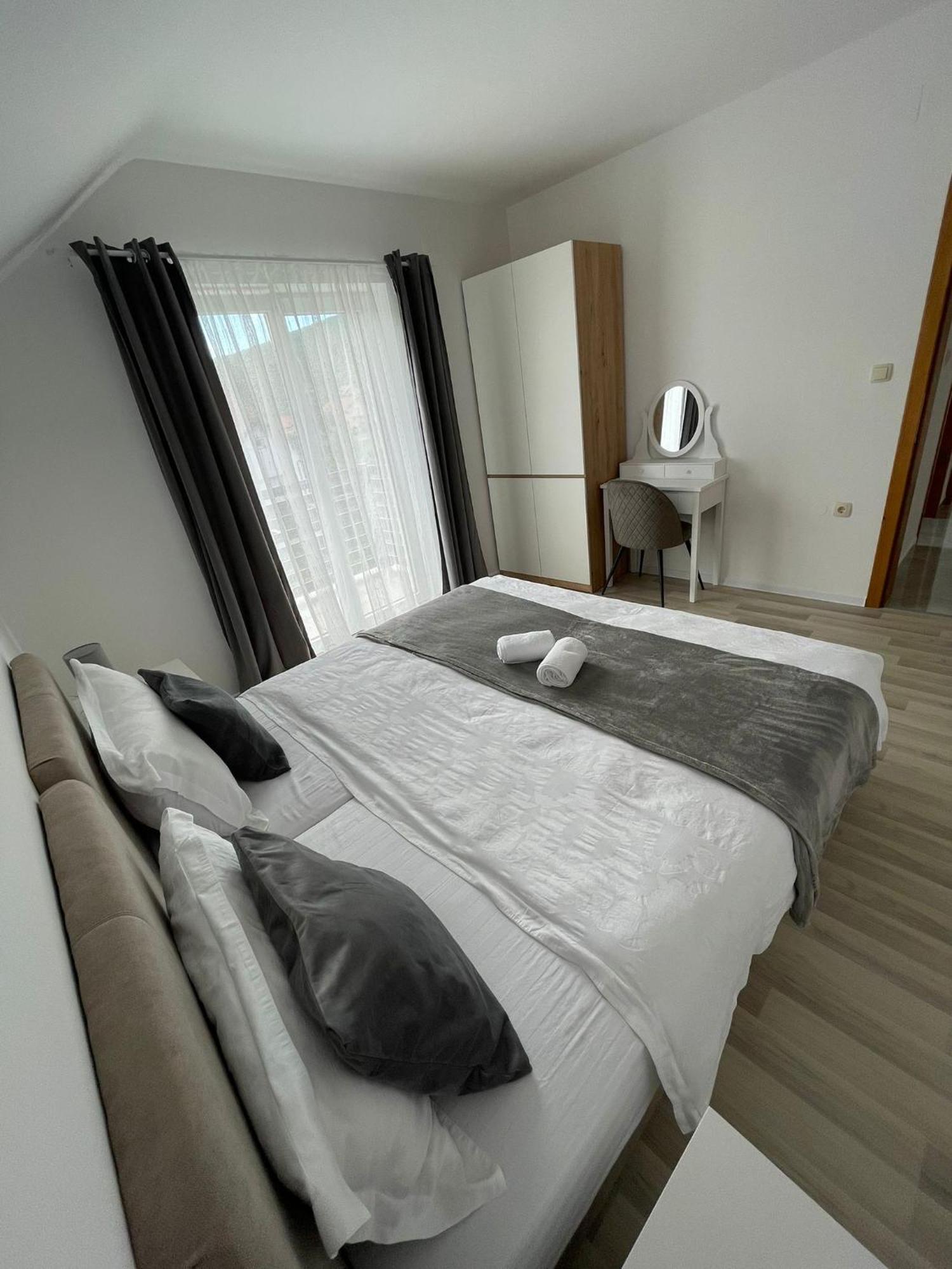 Apartman Nativis Otočac Buitenkant foto